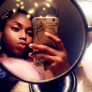 Meet your Posher, Destinee